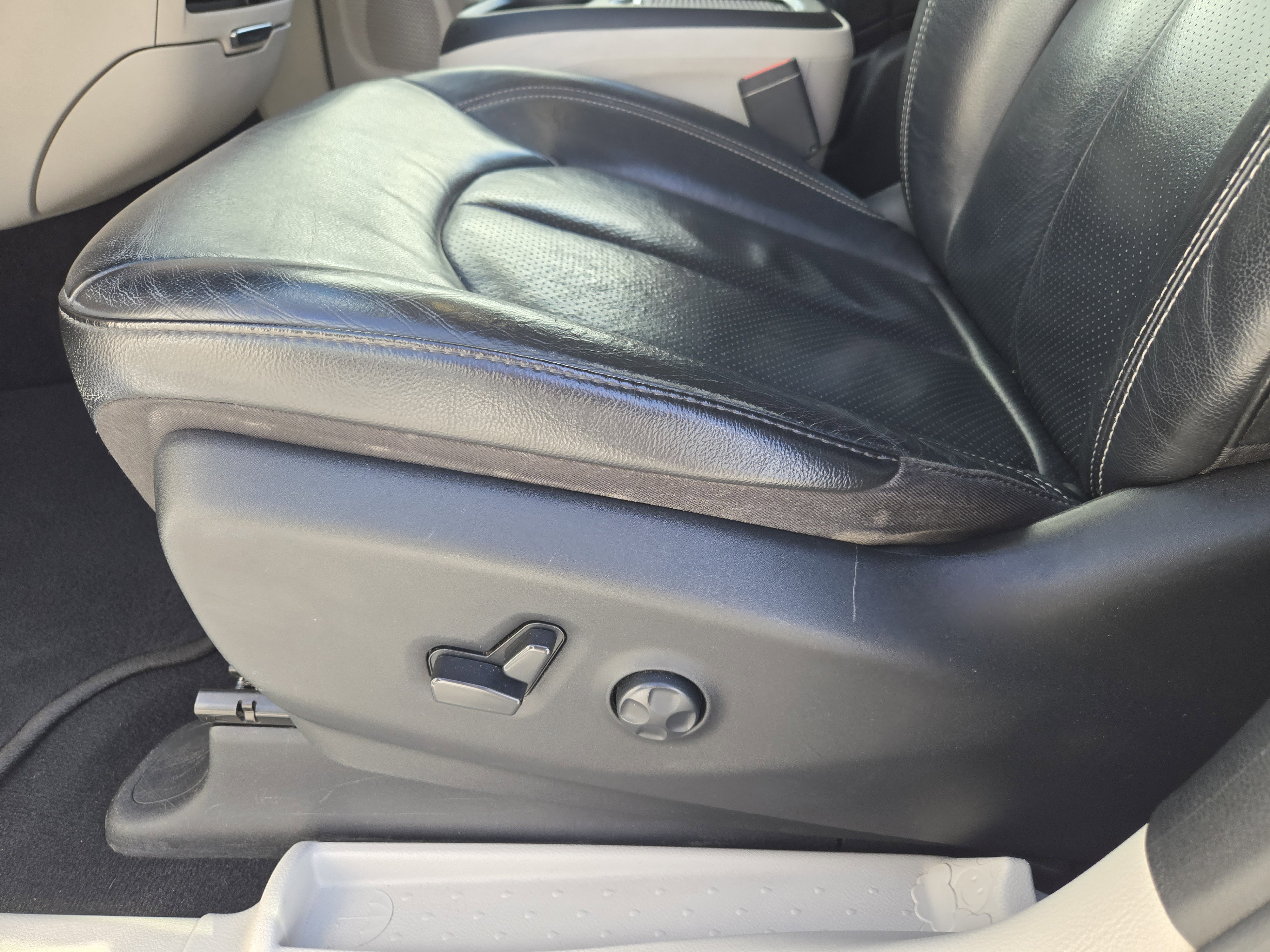 Used 2022 Chrysler Pacifica Touring-L FWD image 26