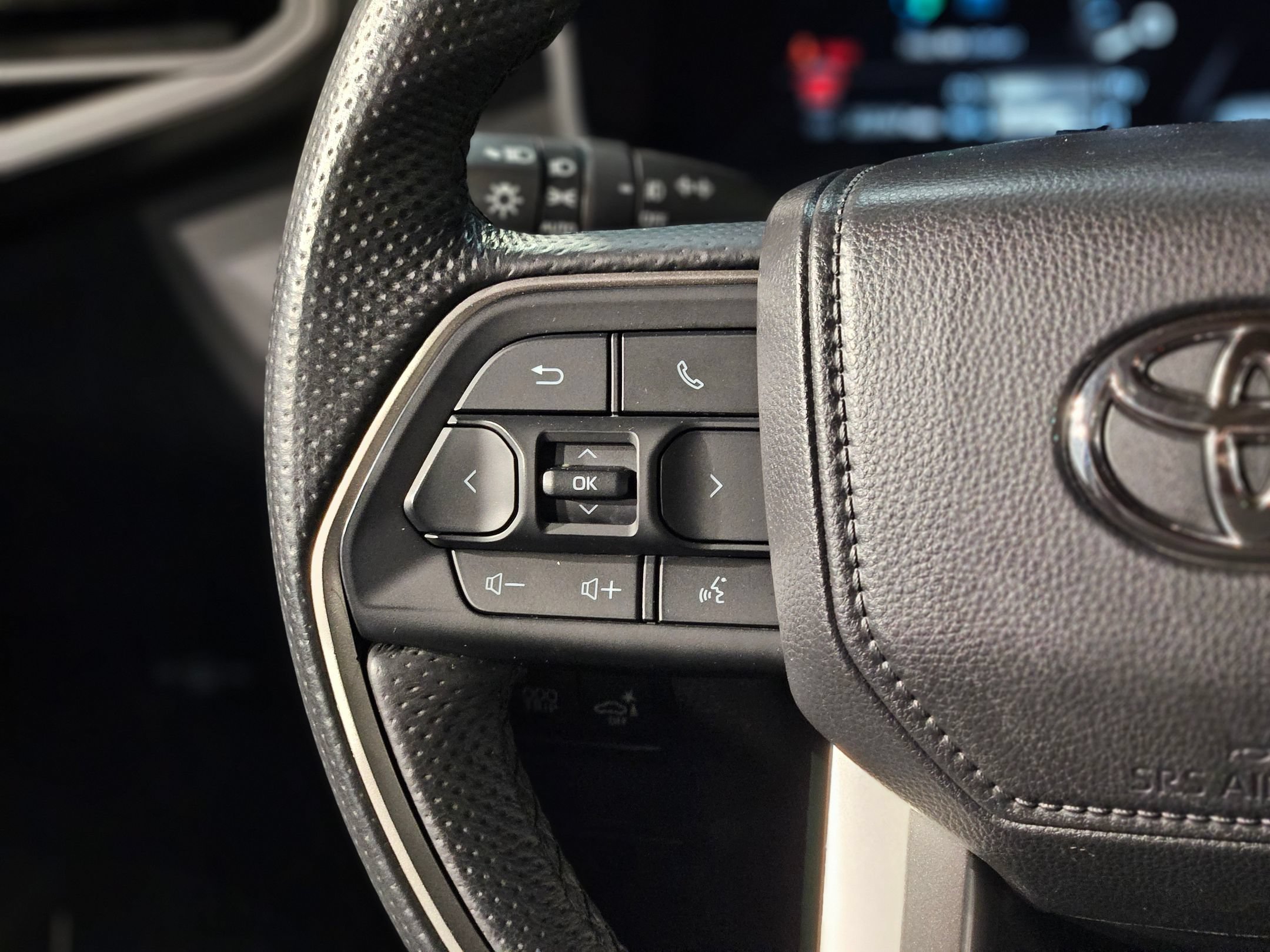 Certified 2025 Toyota Sequoia SR5 AWD/4WD image 28