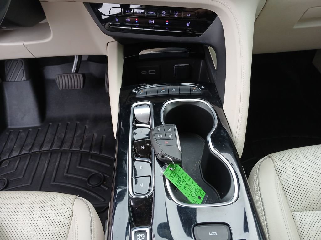 Used 2021 Buick Envision Essence FWD image 36