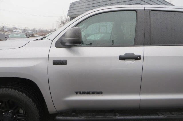 Used 2017 Toyota Tundra SR5 w/ SR5 Upgrade Package image 33