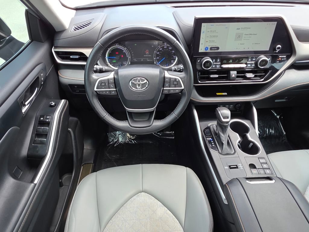 Used 2023 Toyota Highlander Bronze Edition image 23