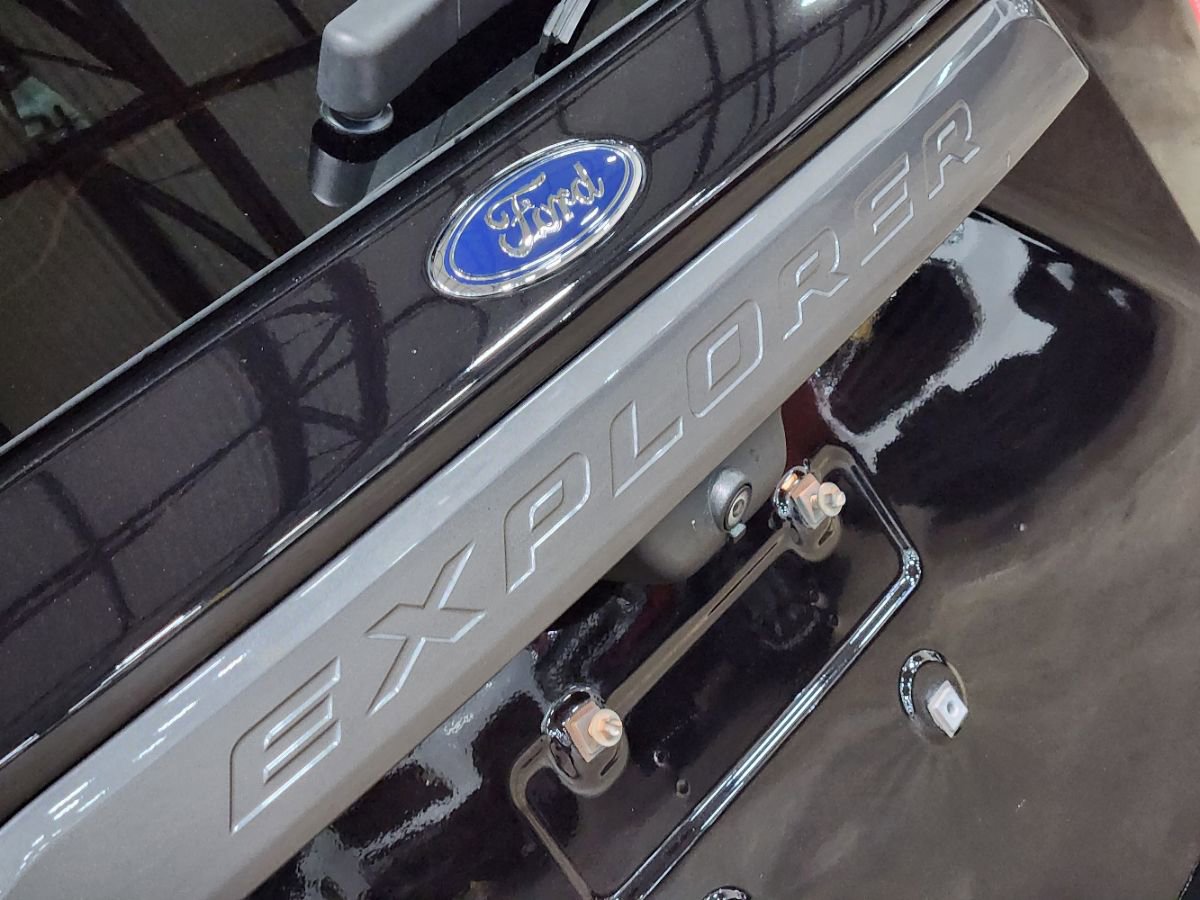 Used 2021 Ford Explorer XLT w/ Equipment Group 202A RWD image 25