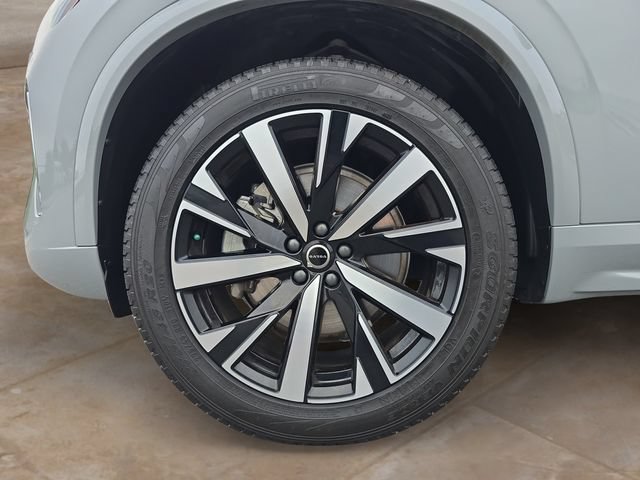 Used 2025 Volvo XC90 B6 Core AWD/4WD image 14