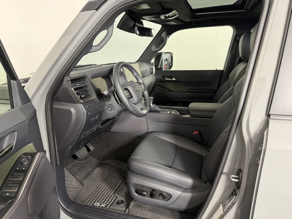 Used 2025 Lexus GX 550 AWD/4WD image 17