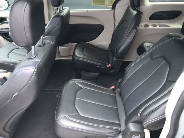Used 2024 Chrysler Pacifica Touring-L image 21