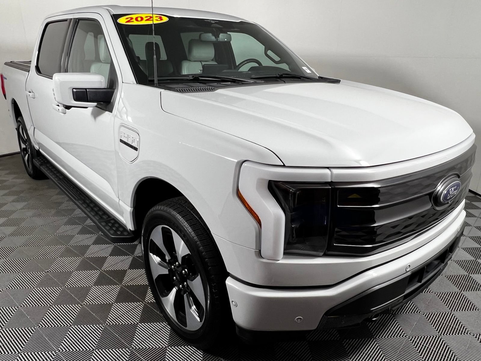 Used 2023 Ford F150 Lightning Platinum AWD/4WD image 3