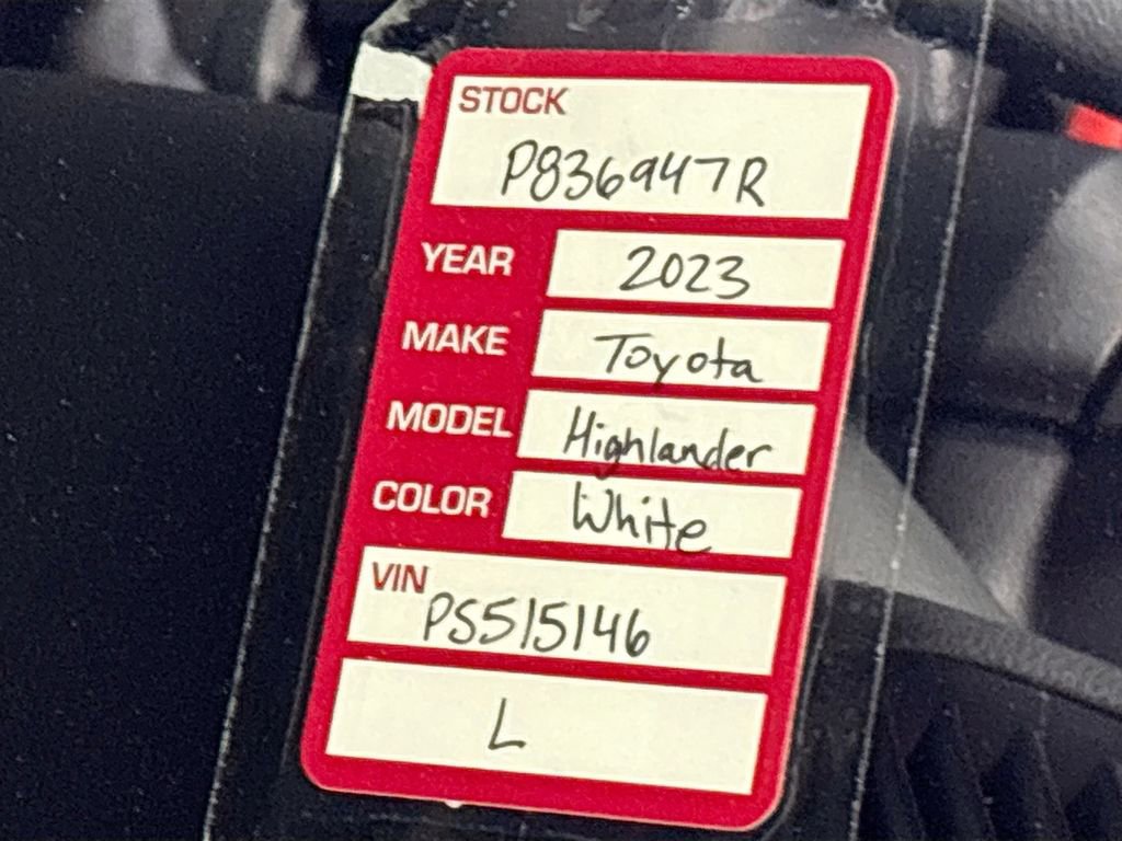 Used 2023 Toyota Highlander L image 25