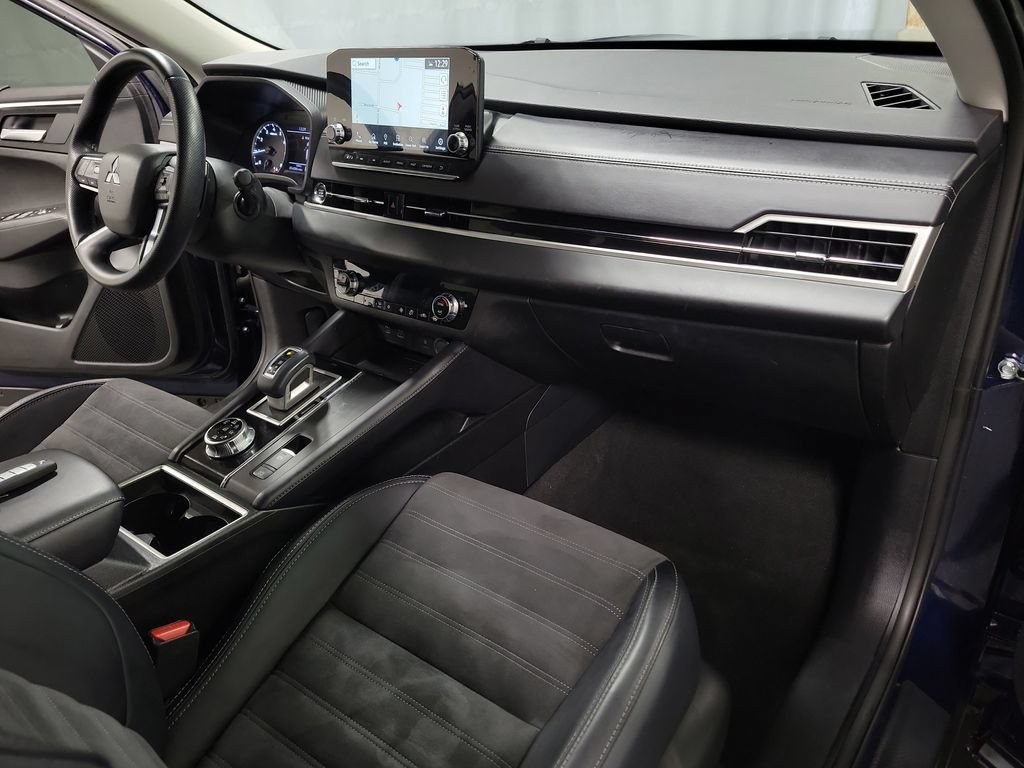 Used 2024 Mitsubishi Outlander SE AWD/4WD image 35