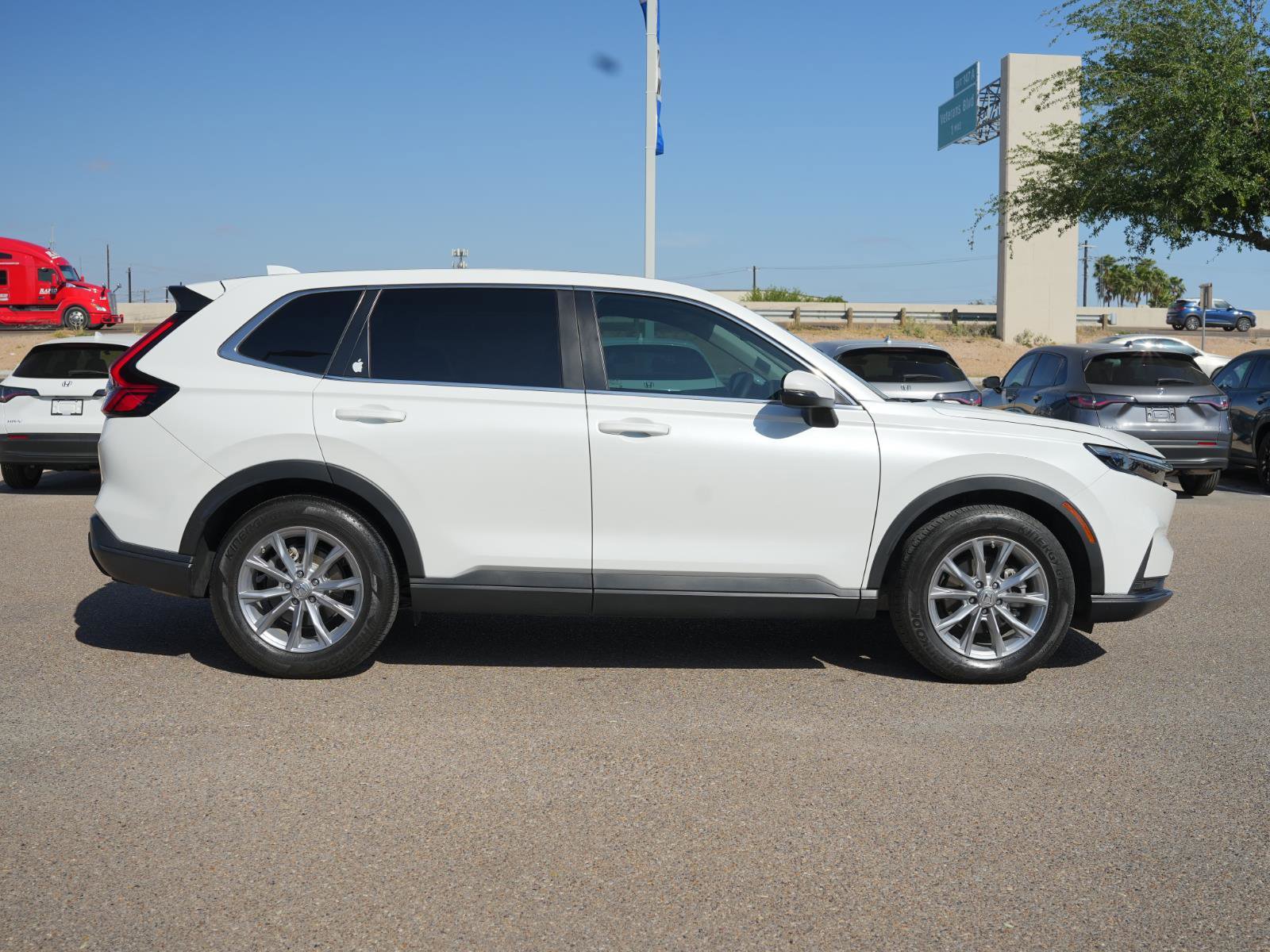 Used 2023 Honda CR-V EX-L image 4