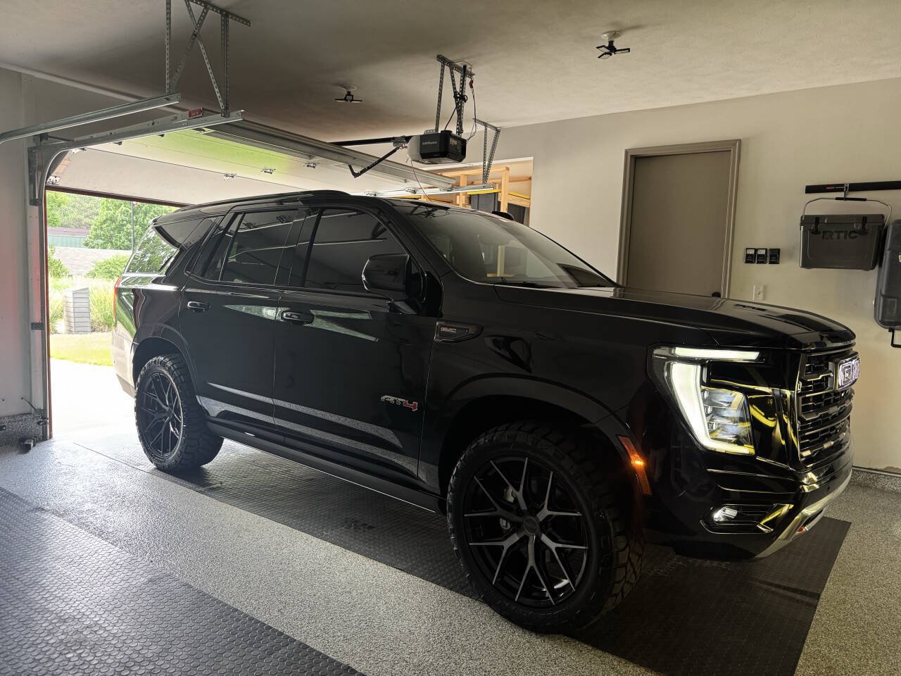 Used 2026 GMC Yukon AT4 Ultimate w/ LPO, Floor Liner Package AWD/4WD image 1