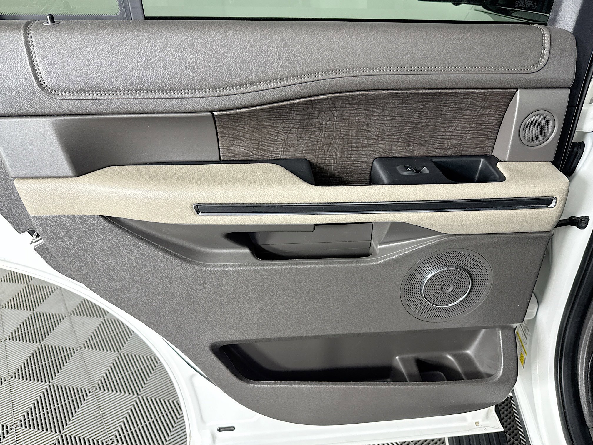 Used 2021 Ford Expedition Limited RWD image 25