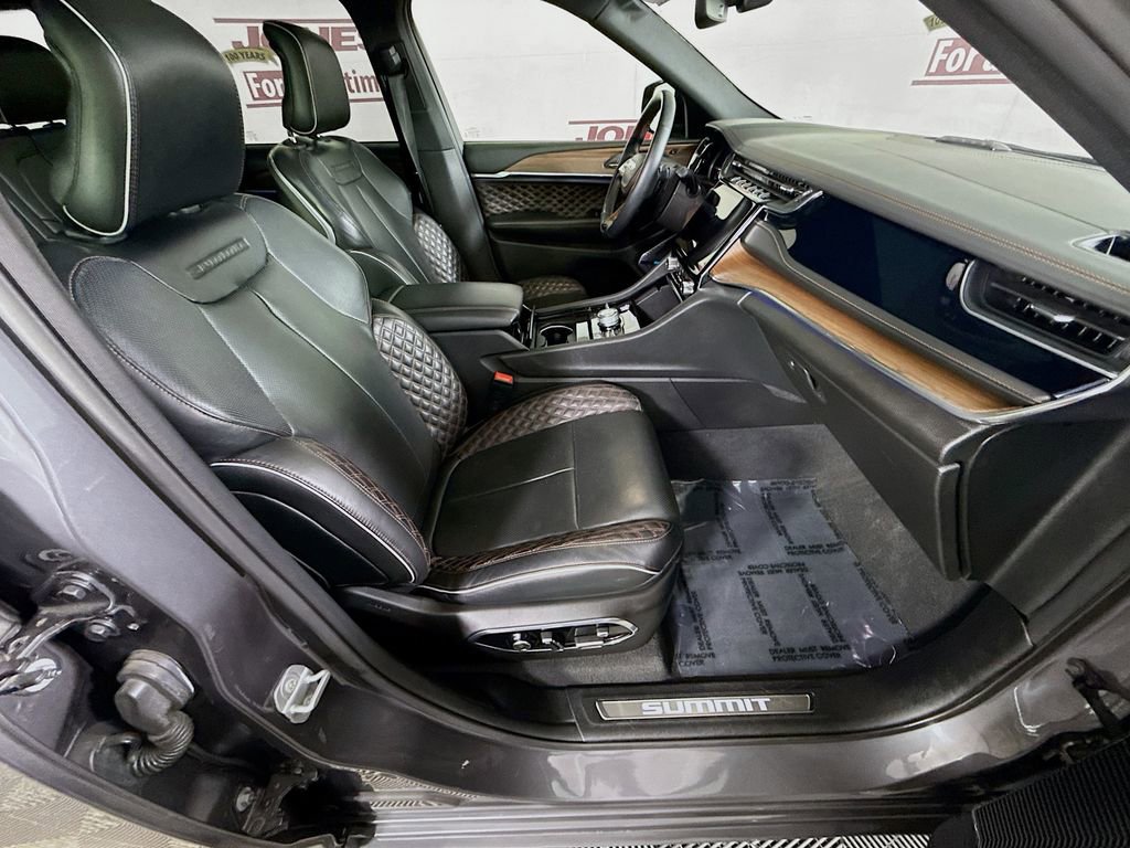 Used 2022 Jeep Grand Cherokee Summit AWD/4WD image 34