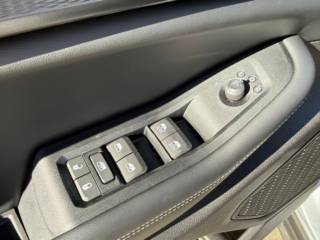 New 2025 Jeep Grand Cherokee L Altitude image 13