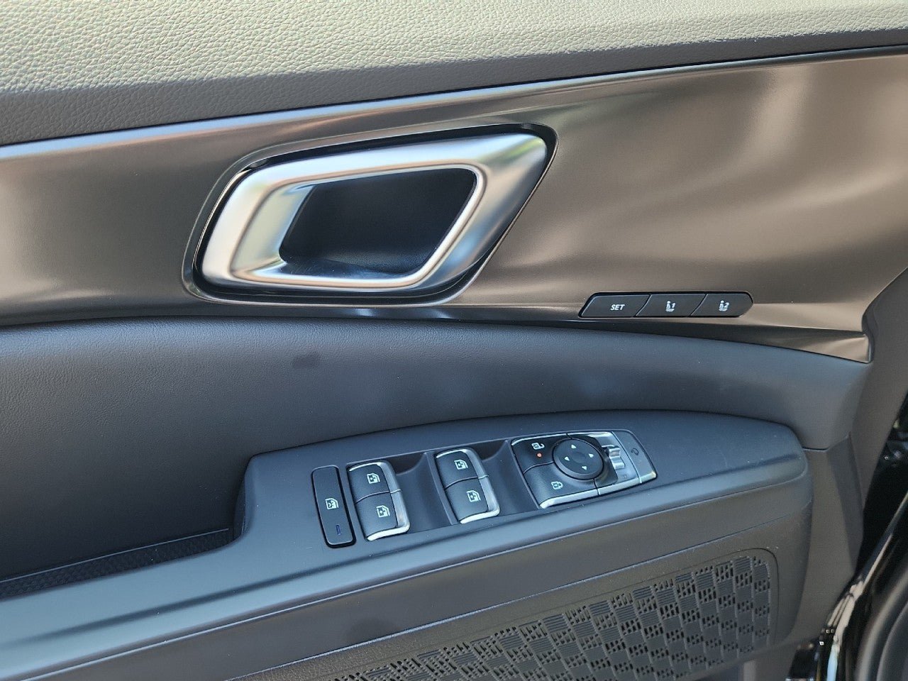New 2026 Kia Carnival SX w/ SX Dark Edition Package FWD image 18