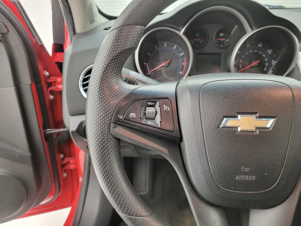 Used 2015 Chevrolet Cruze LT image 4