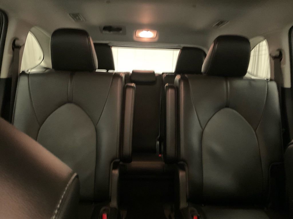 Used 2023 Toyota Highlander Limited image 32