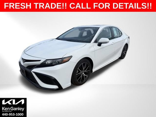 Used 2022 Toyota Camry SE w/ Cold Weather Package