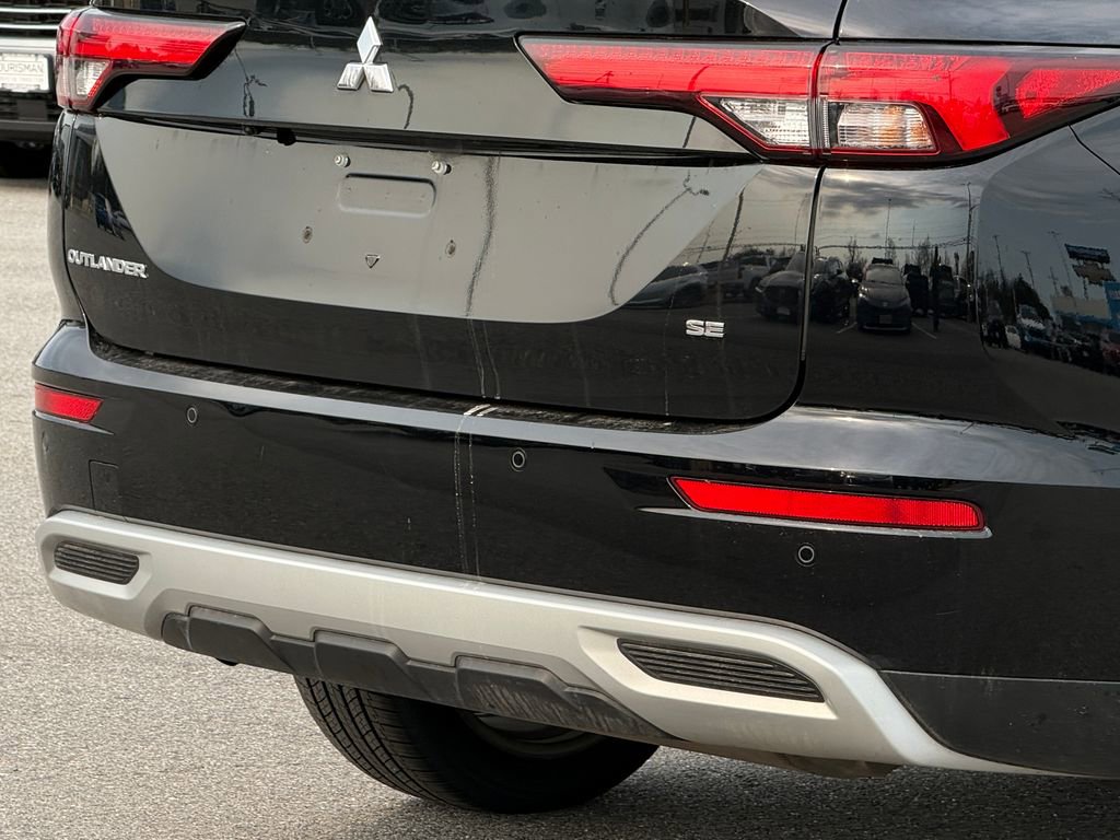 Used 2024 Mitsubishi Outlander SE image 6