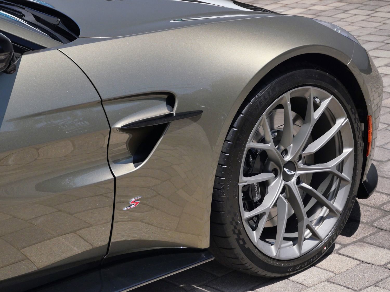 New 2026 Aston Martin V8 Vantage S RWD image 9
