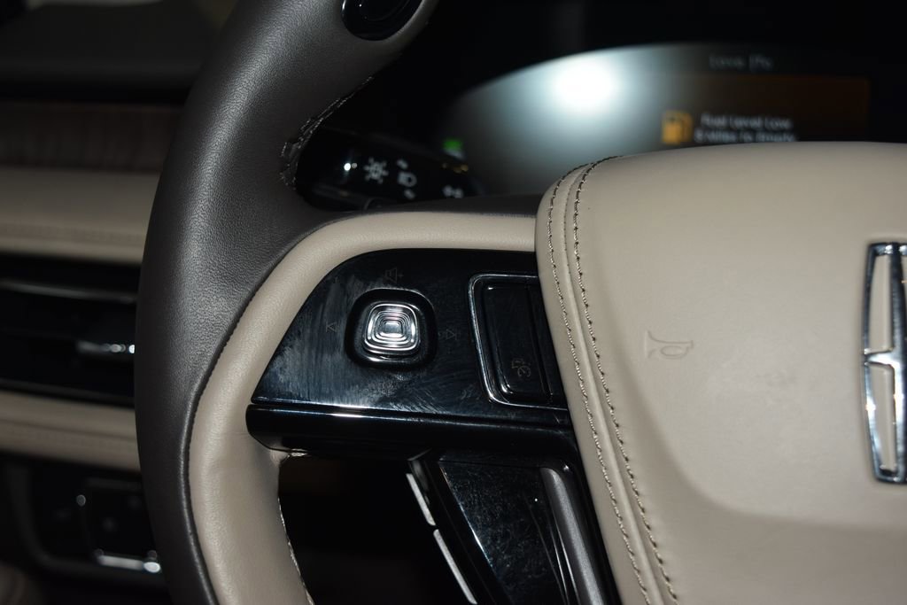 Used 2023 Lincoln Aviator Reserve w/ Equipment Group 201A image 9