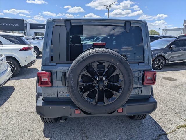Used 2025 Jeep Wrangler Unlimited Sahara image 4