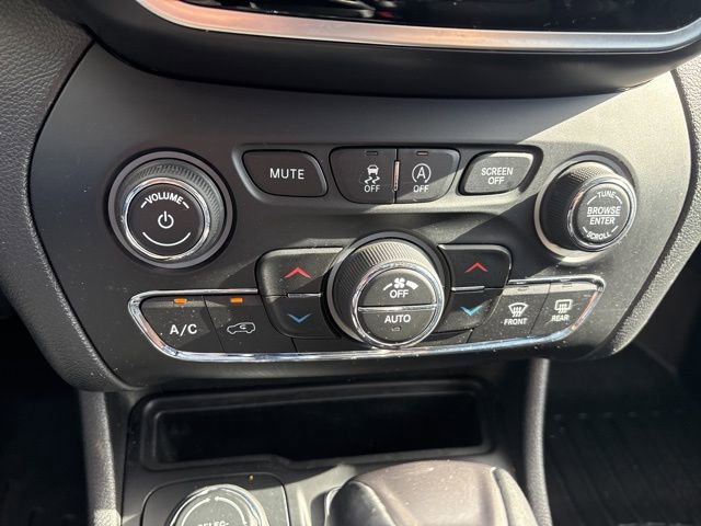 Used 2019 Jeep Cherokee Limited w/ Luxury Group image 37