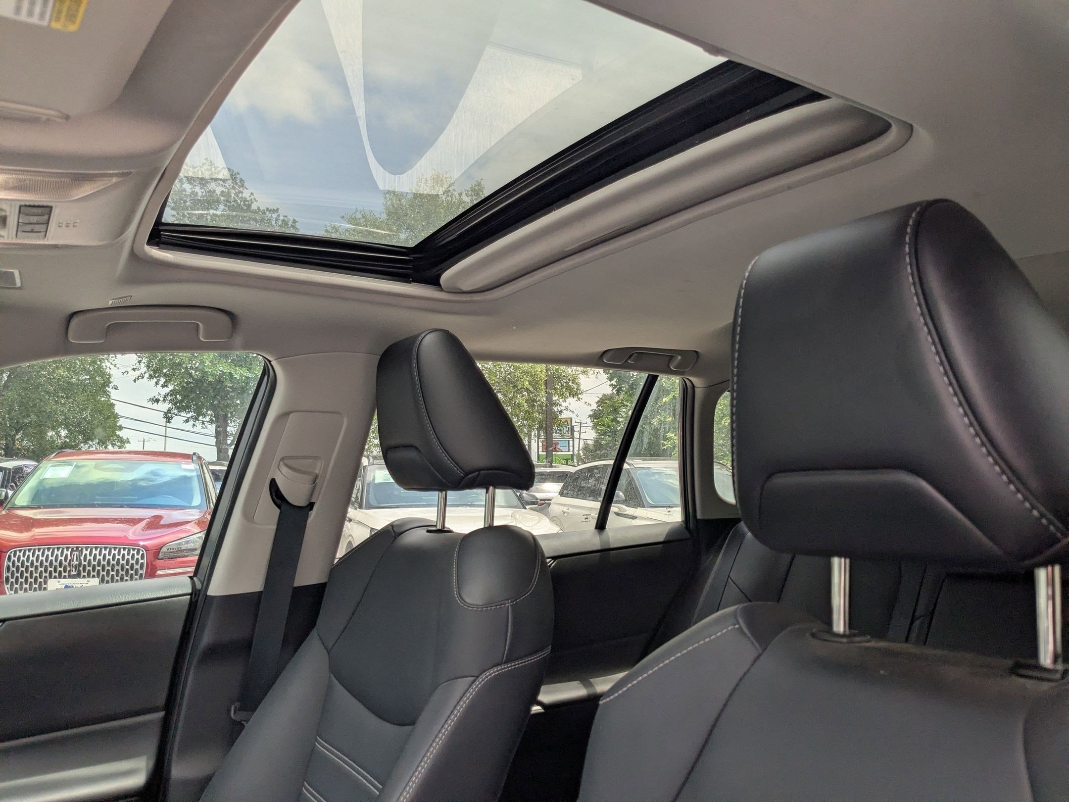 Used 2023 Toyota RAV4 XLE Premium FWD image 16