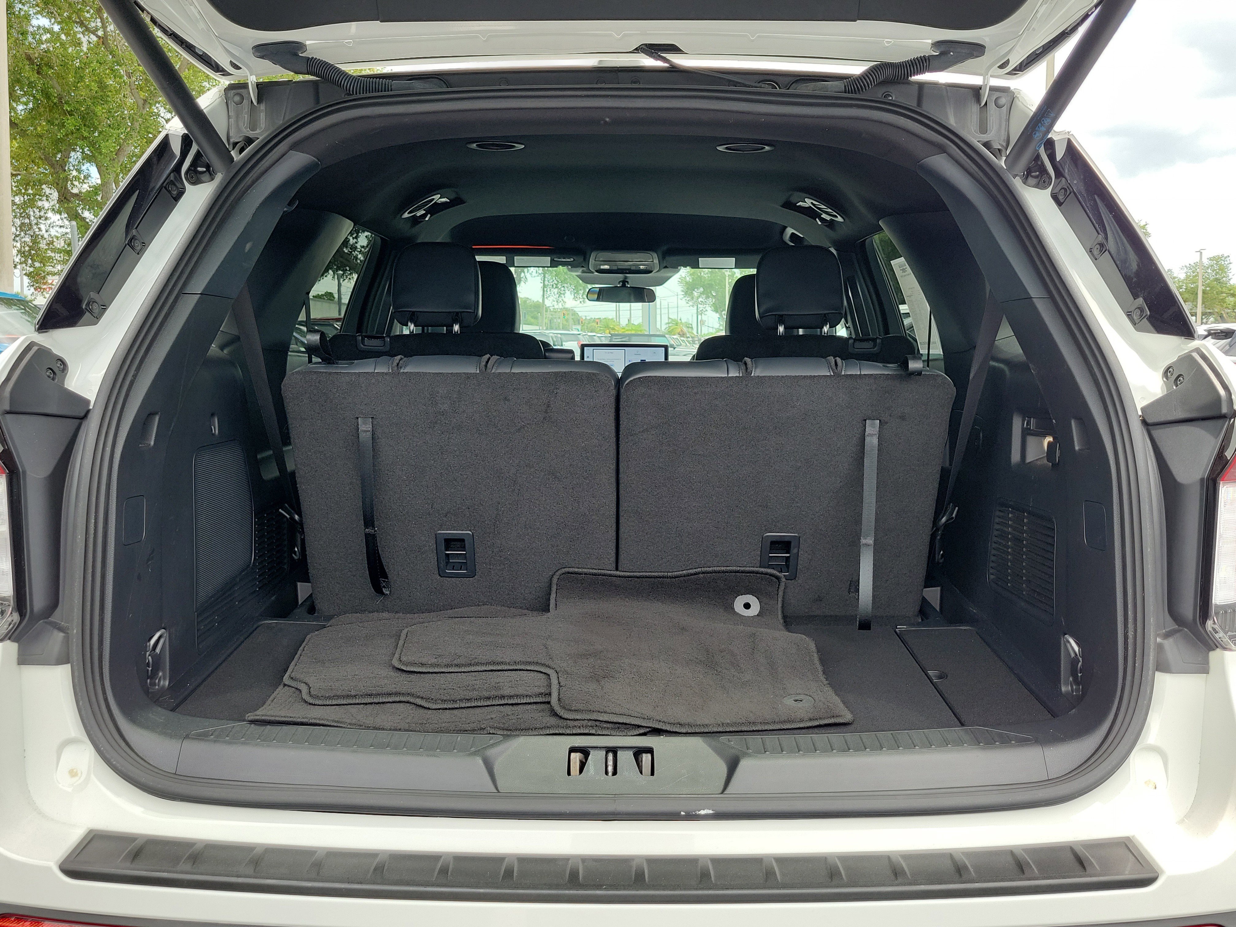 Certified 2025 Ford Explorer ST-Line AWD/4WD image 9