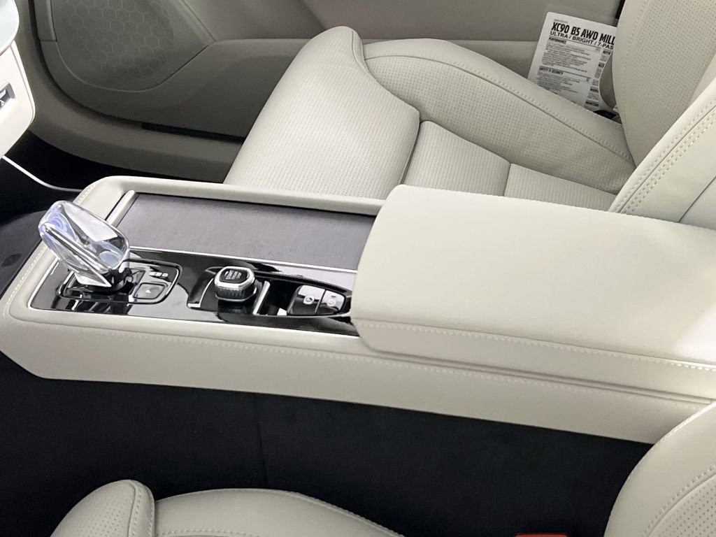 New 2026 Volvo XC90 B5 Ultra w/ Protection Package image 20