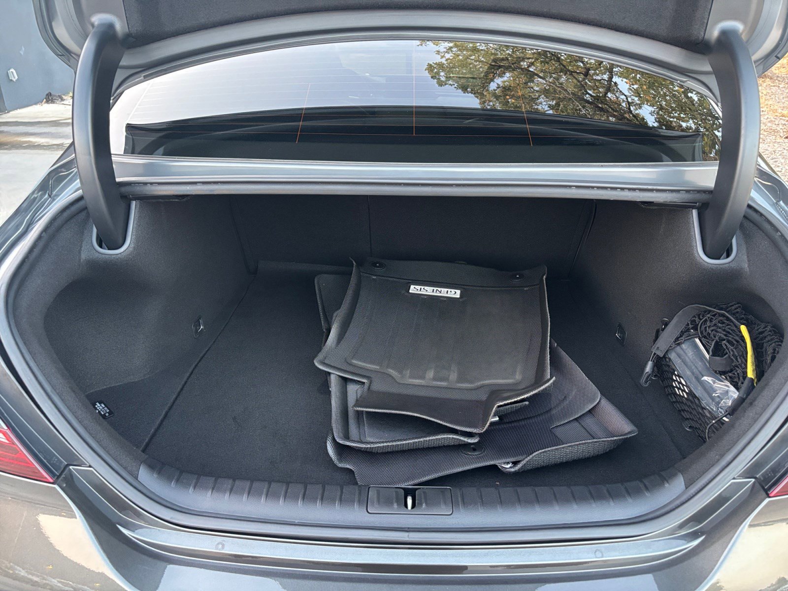 Used 2025 Genesis G70 2.5T image 16