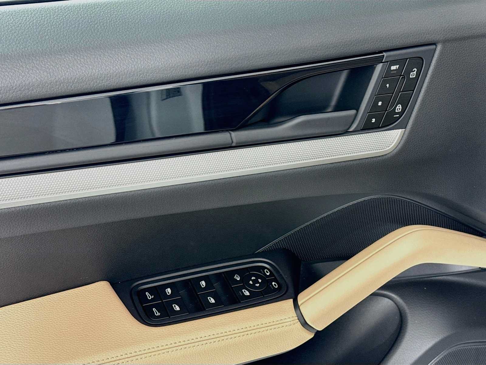 New 2026 Porsche Cayenne Coupe AWD/4WD image 11