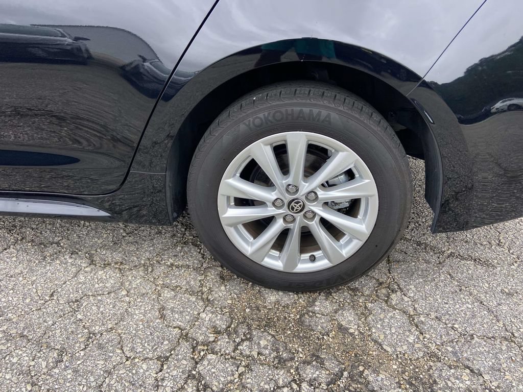 Used 2023 Toyota Corolla LE w/ LE Premium Package FWD image 9