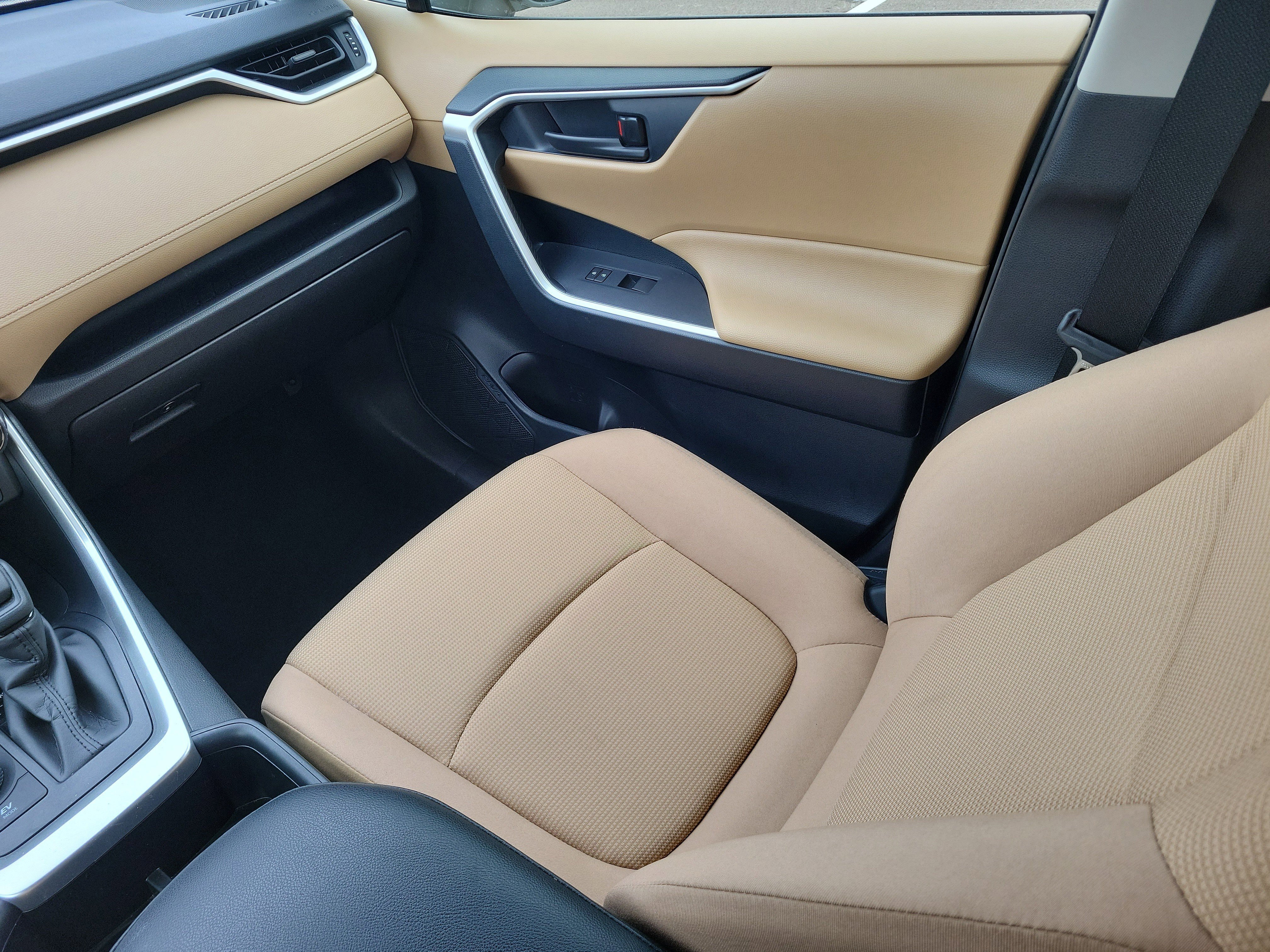 Used 2023 Toyota RAV4 LE image 15