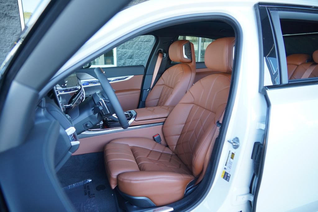 New 2026 BMW 750e xDrive w/ Premium Package AWD/4WD image 9