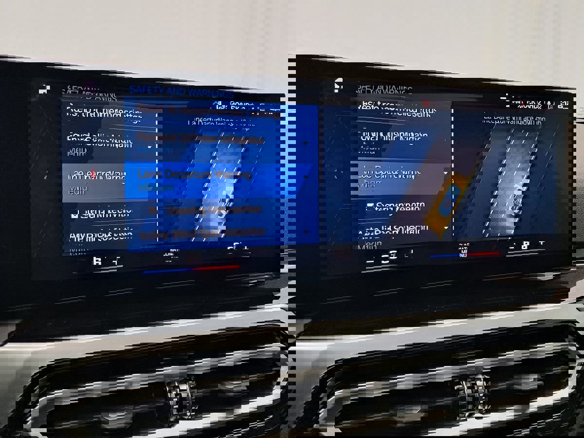 Used 2024 BMW M2 w/ Lighting Package image 27