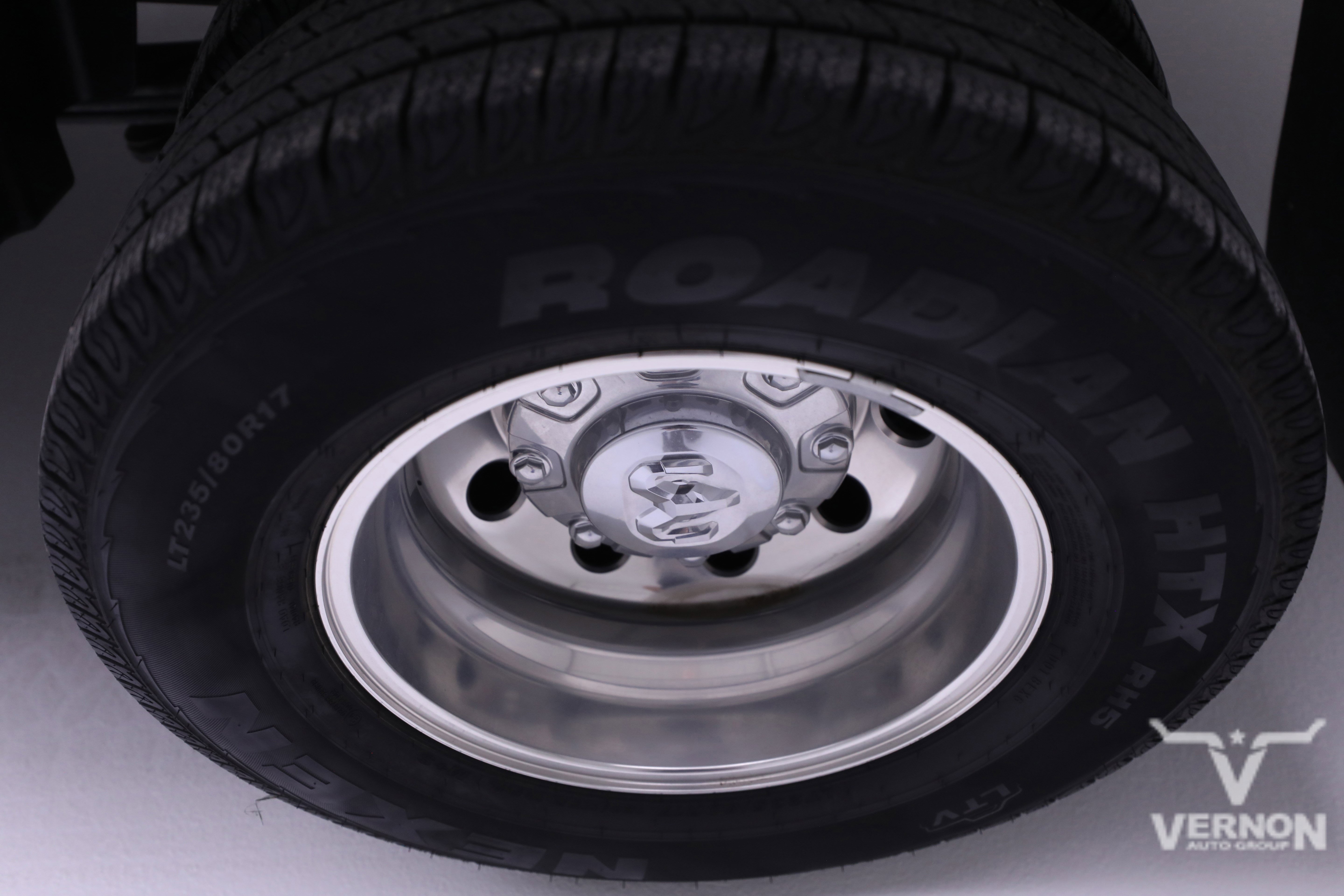 Used 2024 RAM 3500 Laramie w/ Chrome Bumper Package image 34