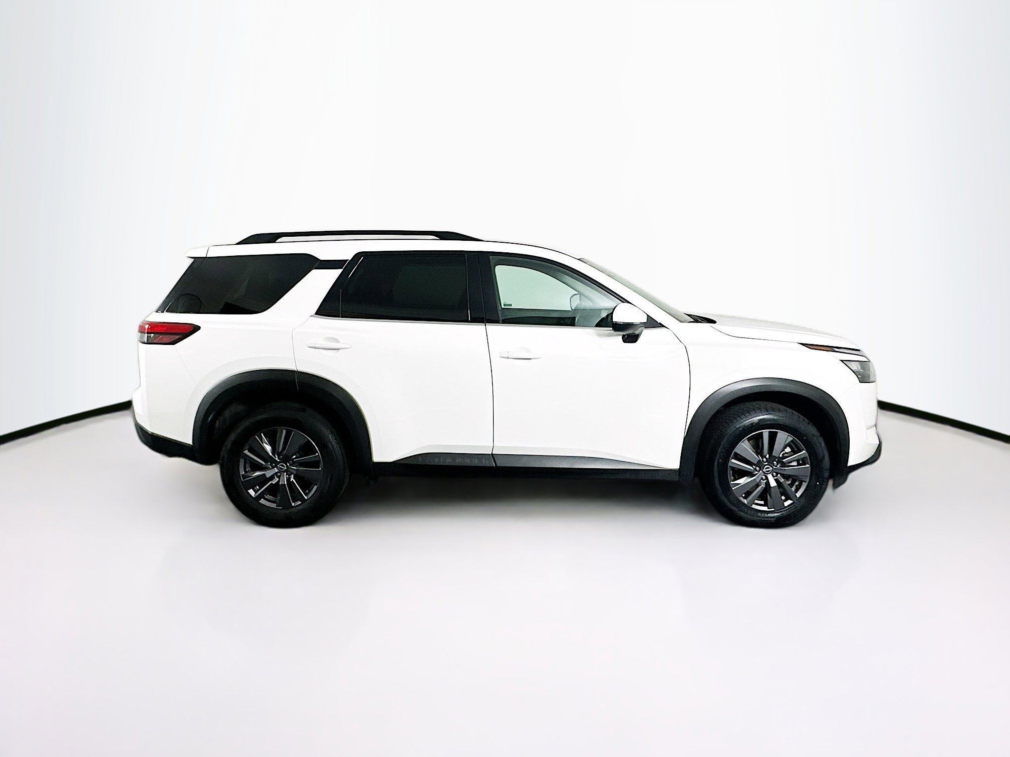 Used 2025 Nissan Pathfinder SV image 10