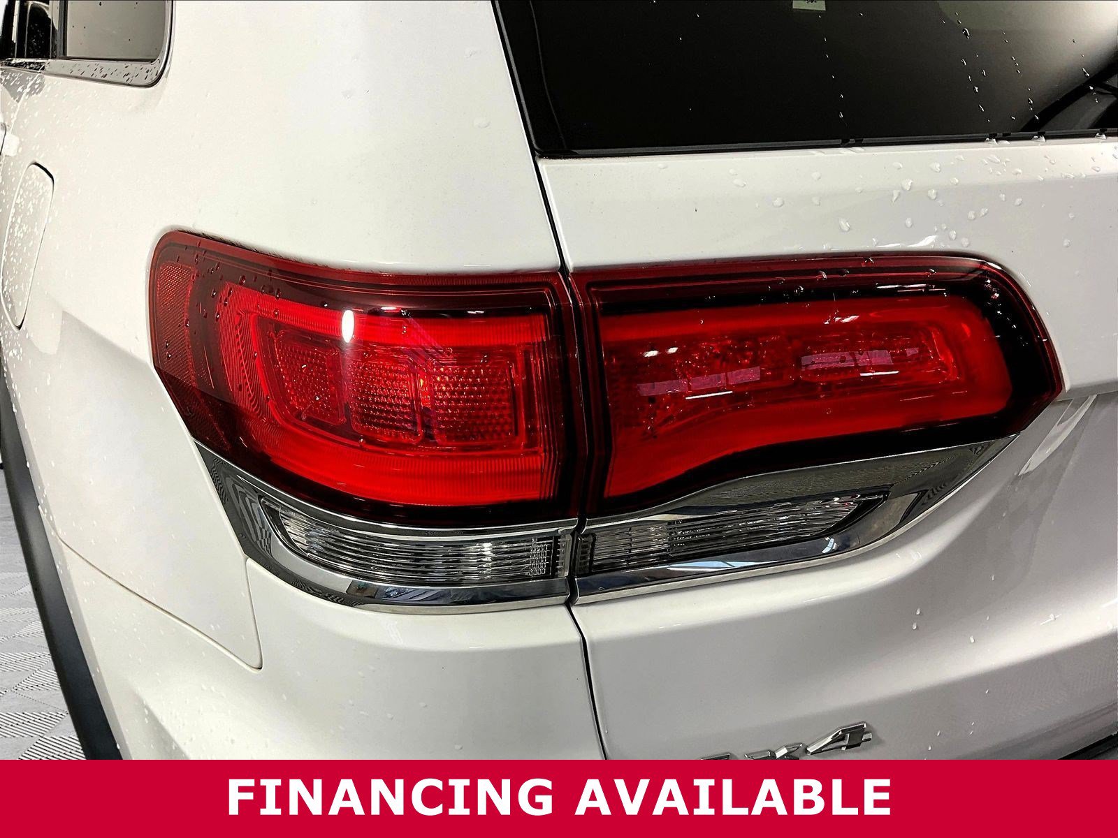 Used 2021 Jeep Grand Cherokee Laredo AWD/4WD image 22
