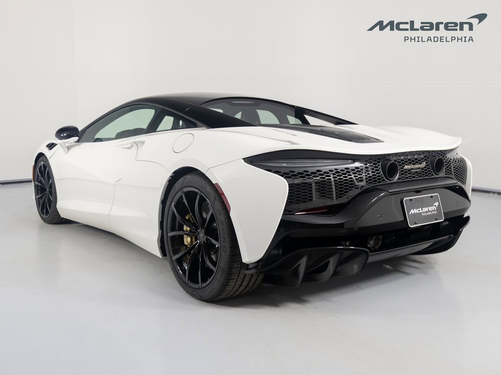 New 2025 McLaren Artura image 7