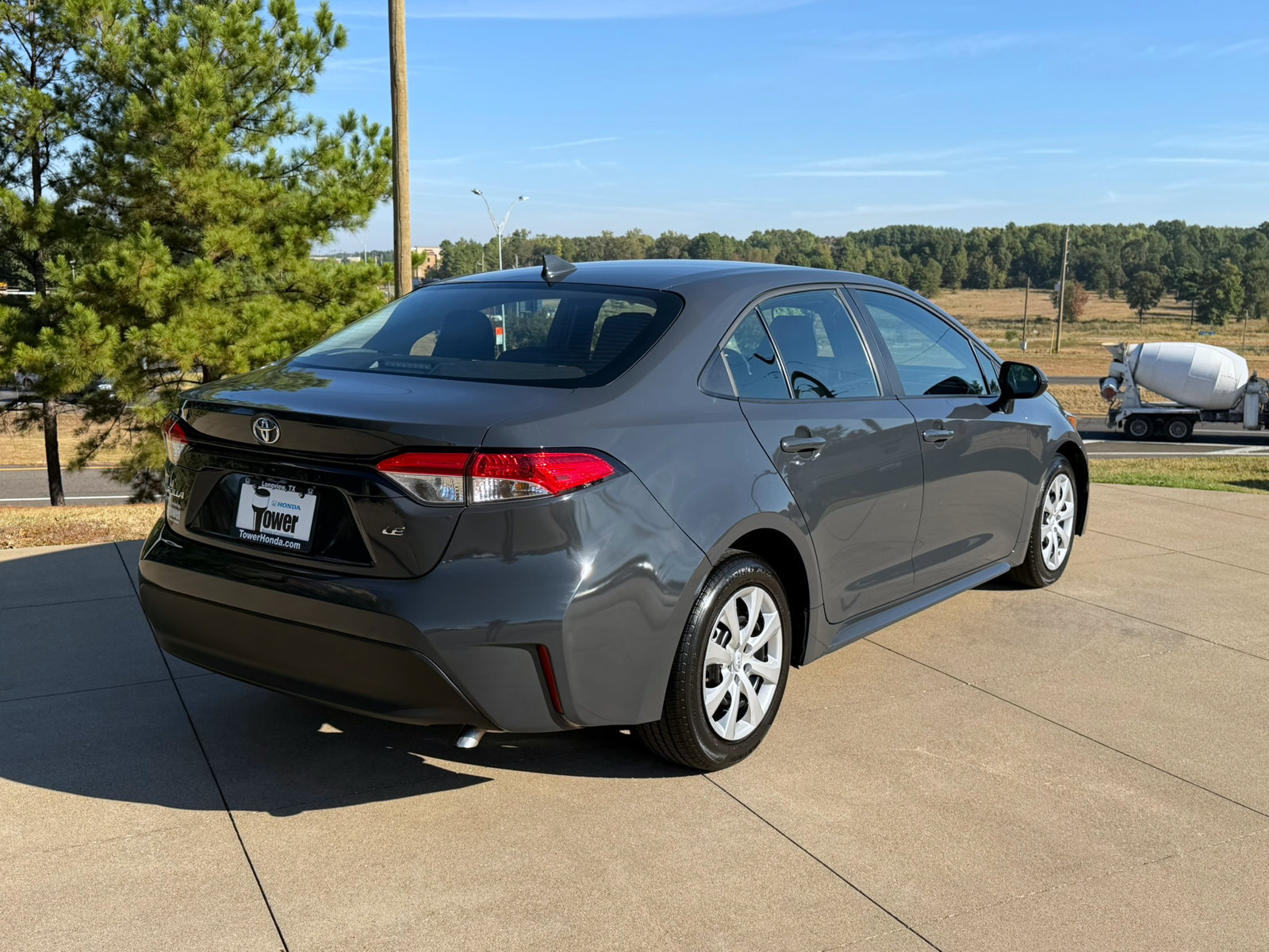 Used 2025 Toyota Corolla LE FWD image 6