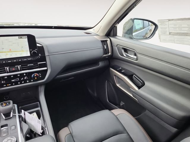 New 2025 Nissan Pathfinder Platinum image 14