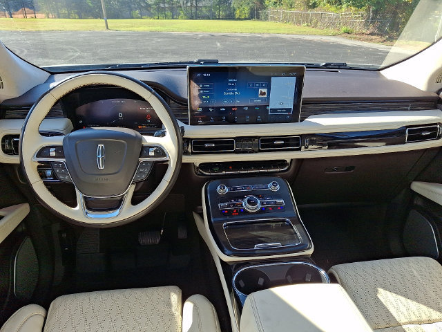 Used 2021 Lincoln Nautilus Black Label w/ Class II Trailer Tow Package AWD/4WD image 11