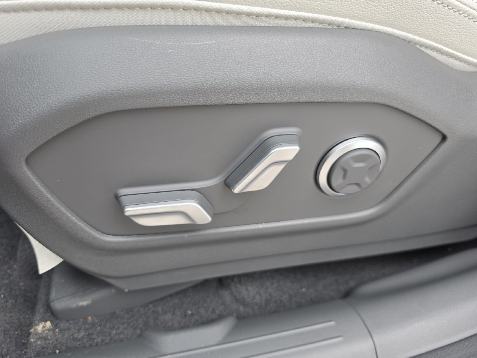 New 2026 Hyundai Santa Fe Limited FWD image 31