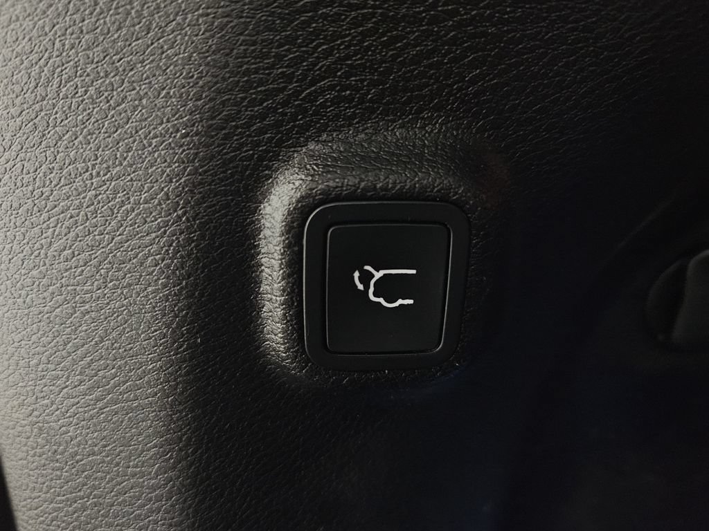 Used 2019 Jeep Cherokee Limited FWD image 32