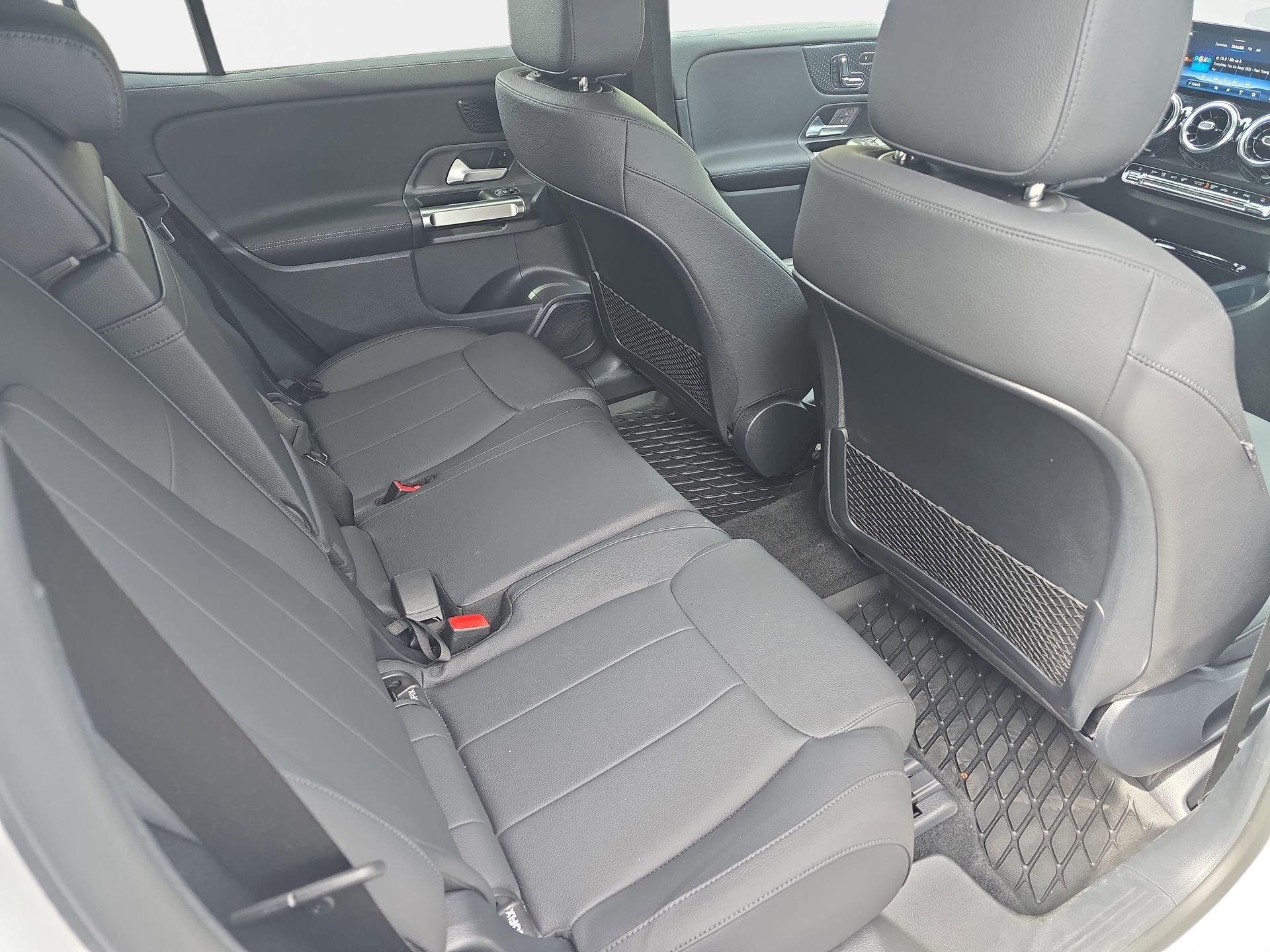 Used 2025 Mercedes-Benz GLB 250 image 11