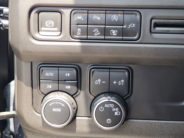 Used 2022 Chevrolet Tahoe Z71 w/ Luxury Package AWD/4WD image 21
