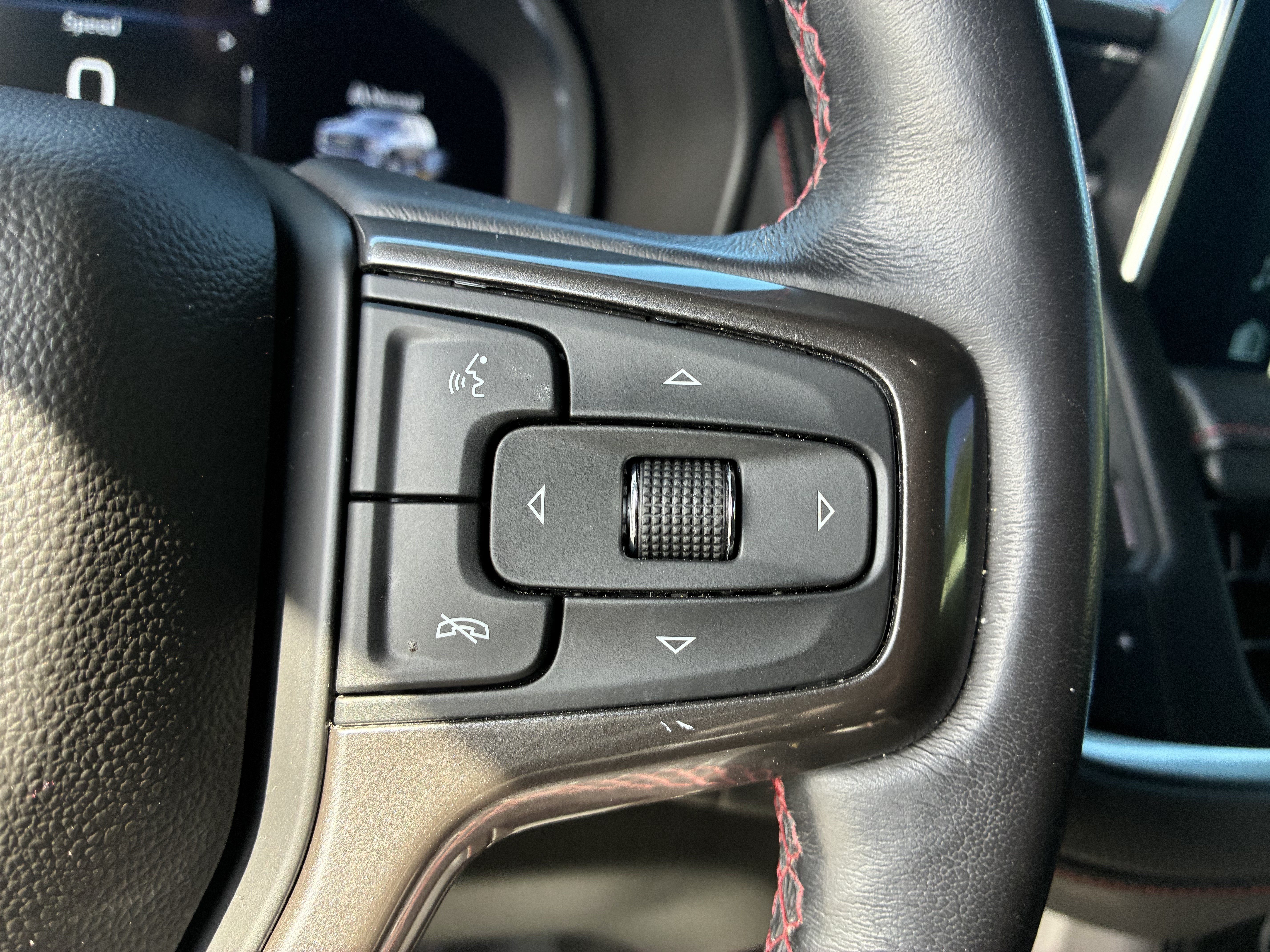 Used 2022 Chevrolet Suburban RST w/ Luxury Package RWD image 23