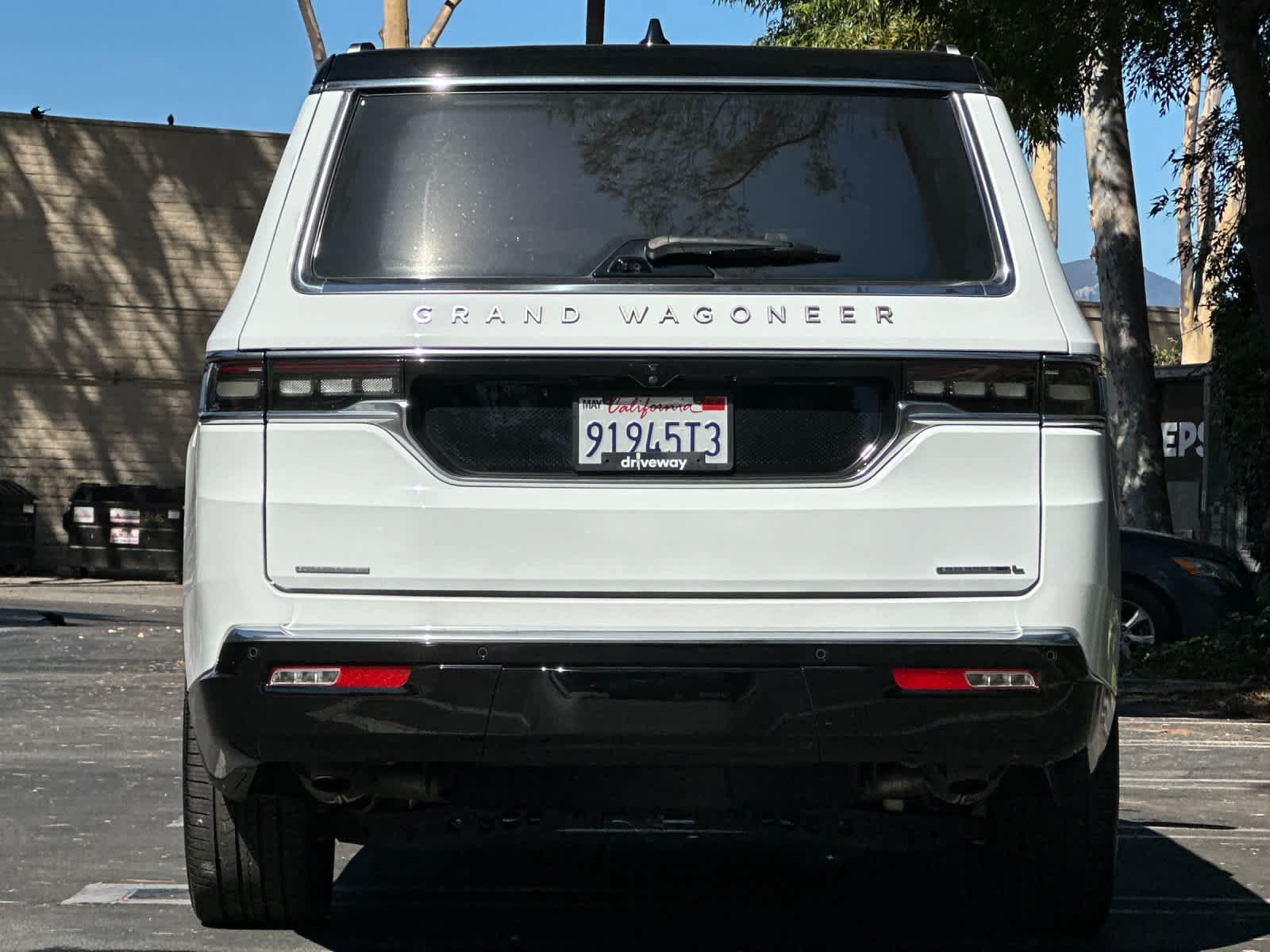 Used 2023 Jeep Grand Wagoneer L Series III w/ Rear Seat Video Group 1 AWD/4WD image 7