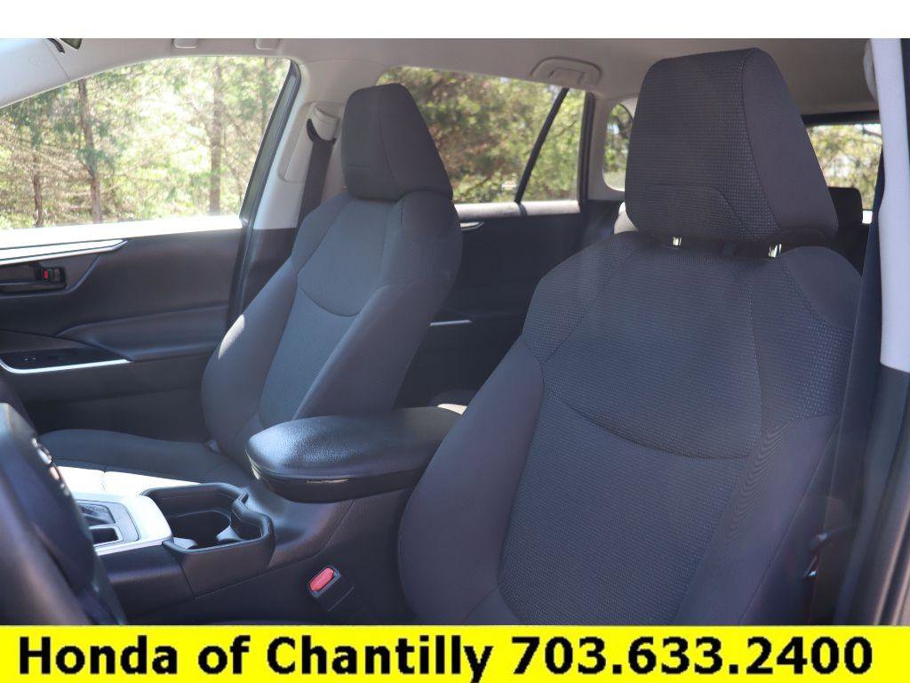 Used 2021 Toyota RAV4 LE image 23