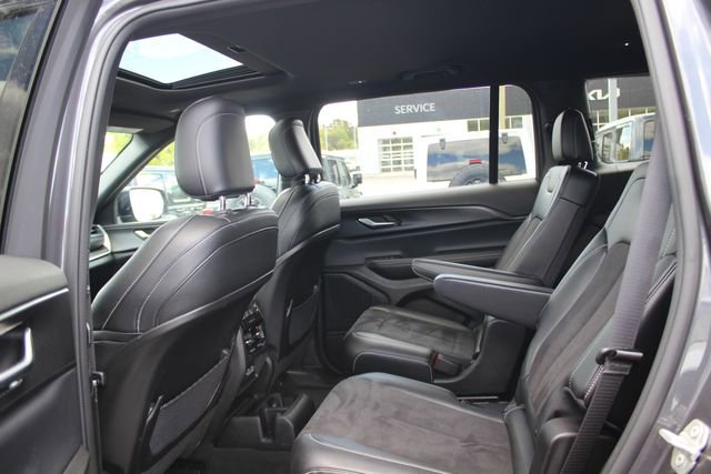 Used 2023 Jeep Grand Cherokee L Altitude AWD/4WD image 22